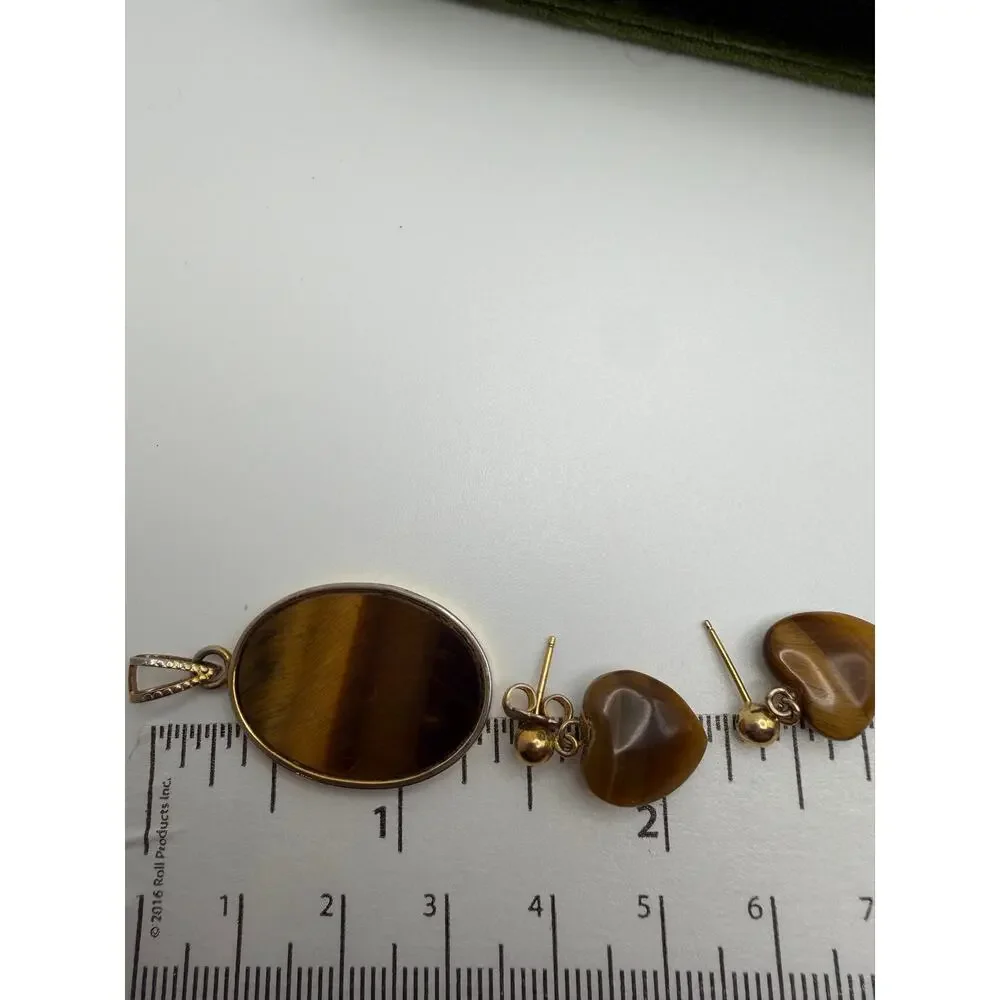 set features heart-shaped Tiger's Eye stones set in gold-tone metal